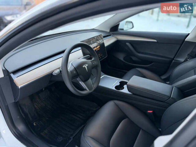 Белый Тесла Модель 3, объемом двигателя 0 л и пробегом 34 тыс. км за 23500 $, фото 7 на Automoto.ua