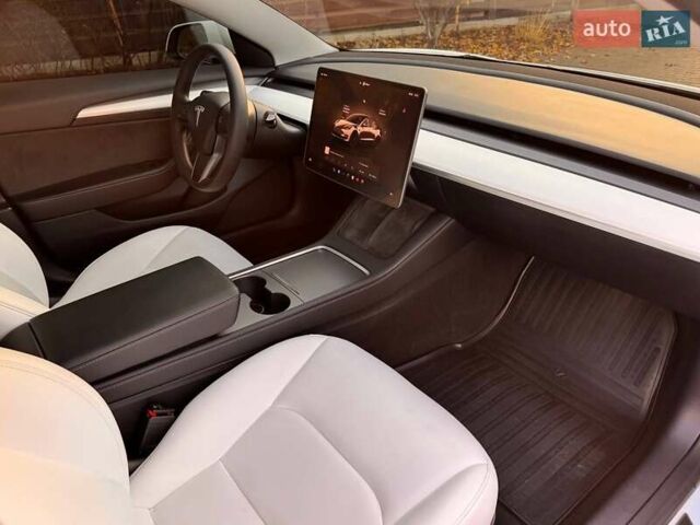 Белый Тесла Модель 3, объемом двигателя 0 л и пробегом 48 тыс. км за 23000 $, фото 24 на Automoto.ua