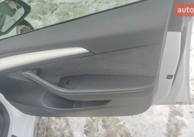 Белый Тесла Модель 3, объемом двигателя 0 л и пробегом 56 тыс. км за 18800 $, фото 13 на Automoto.ua