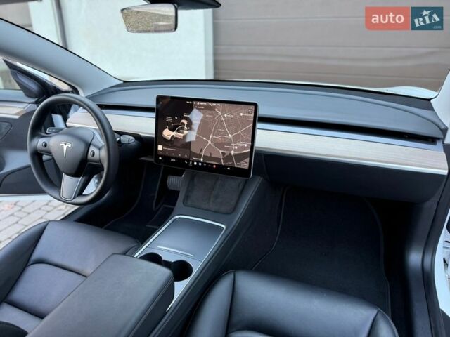 Белый Тесла Модель 3, объемом двигателя 0 л и пробегом 34 тыс. км за 18900 $, фото 32 на Automoto.ua