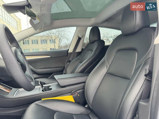 Белый Тесла Модель 3, объемом двигателя 0 л и пробегом 30 тыс. км за 23500 $, фото 46 на Automoto.ua