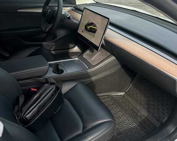 Білий Тесла Модель 3, об'ємом двигуна 0 л та пробігом 102 тис. км за 25500 $, фото 7 на Automoto.ua