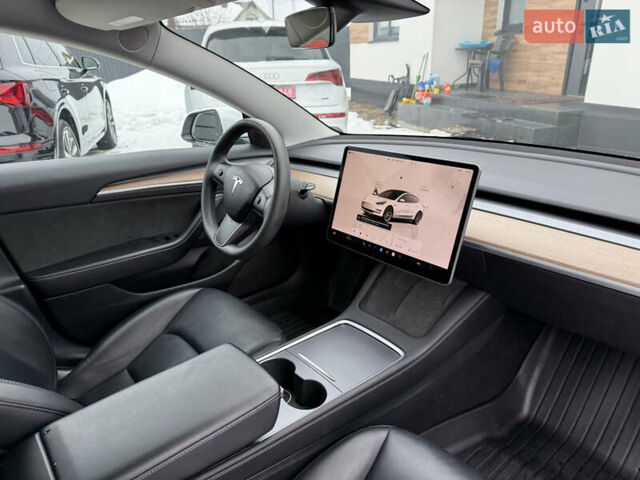 Белый Тесла Модель 3, объемом двигателя 0 л и пробегом 30 тыс. км за 19900 $, фото 58 на Automoto.ua