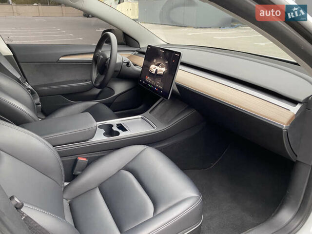 Белый Тесла Модель 3, объемом двигателя 0 л и пробегом 35 тыс. км за 26900 $, фото 7 на Automoto.ua