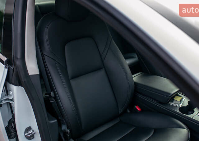 Белый Тесла Модель 3, объемом двигателя 0 л и пробегом 5 тыс. км за 27500 $, фото 46 на Automoto.ua