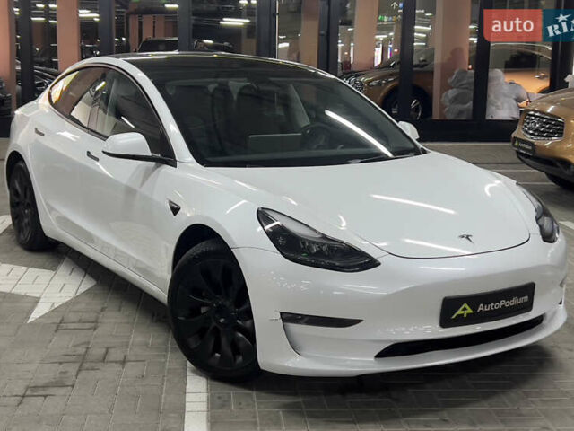 Белый Тесла Модель 3, объемом двигателя 0 л и пробегом 5 тыс. км за 23900 $, фото 4 на Automoto.ua