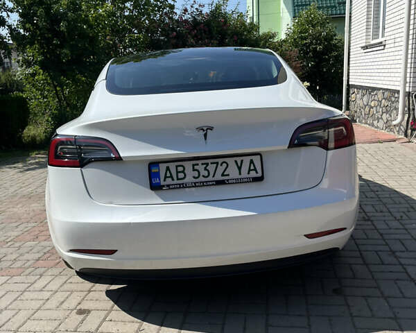 Белый Тесла Модель 3, объемом двигателя 0 л и пробегом 22 тыс. км за 20500 $, фото 2 на Automoto.ua