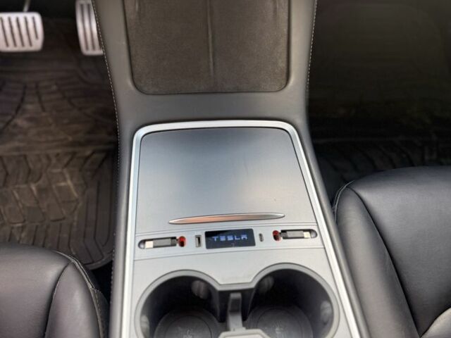 Белый Тесла Модель 3, объемом двигателя 0 л и пробегом 96 тыс. км за 21000 $, фото 9 на Automoto.ua