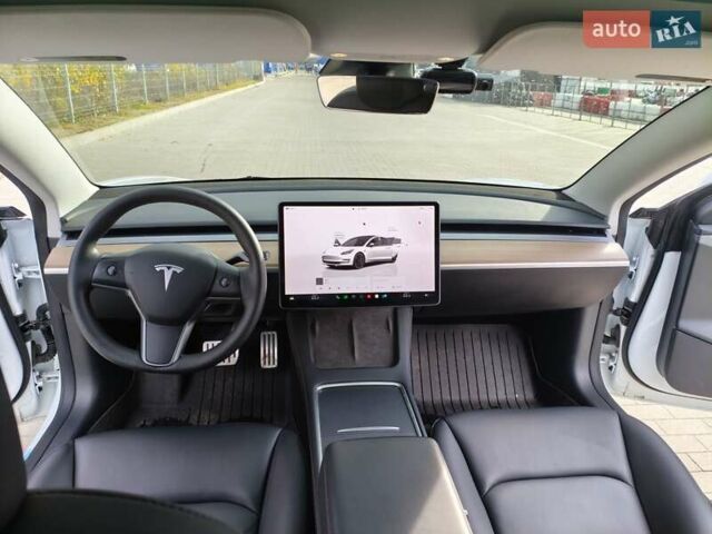 Белый Тесла Модель 3, объемом двигателя 0 л и пробегом 46 тыс. км за 24300 $, фото 19 на Automoto.ua