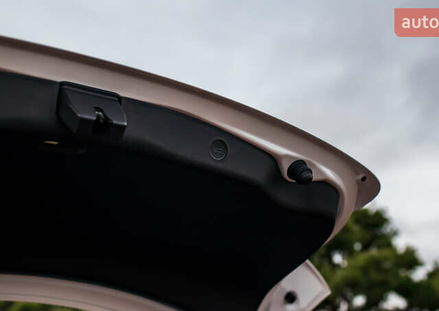 Белый Тесла Модель 3, объемом двигателя 0 л и пробегом 5 тыс. км за 27500 $, фото 19 на Automoto.ua