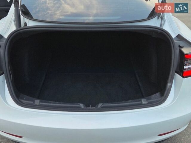 Белый Тесла Модель 3, объемом двигателя 0 л и пробегом 108 тыс. км за 18800 $, фото 16 на Automoto.ua