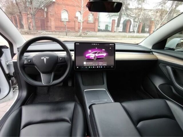 Белый Тесла Модель 3, объемом двигателя 0 л и пробегом 67 тыс. км за 20000 $, фото 5 на Automoto.ua