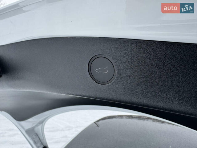 Белый Тесла Модель 3, объемом двигателя 0 л и пробегом 37 тыс. км за 20000 $, фото 15 на Automoto.ua