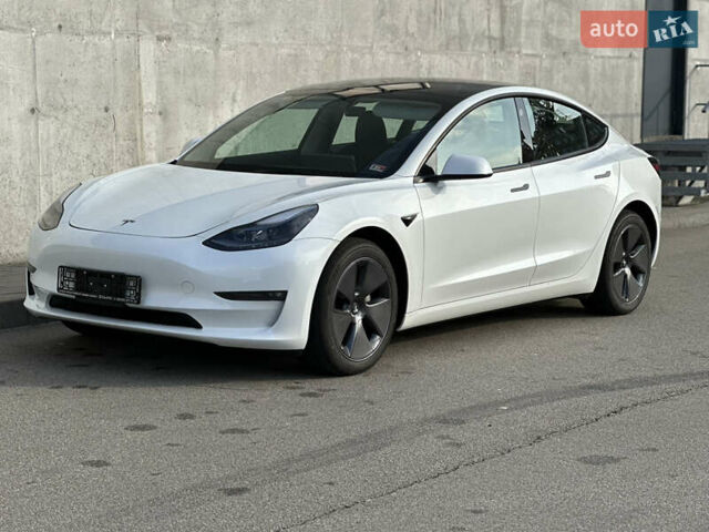 Білий Тесла Модель 3, об'ємом двигуна 0 л та пробігом 2 тис. км за 25800 $, фото 1 на Automoto.ua