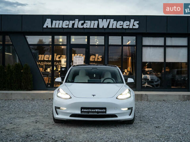 Белый Тесла Модель 3, объемом двигателя 0 л и пробегом 53 тыс. км за 27500 $, фото 1 на Automoto.ua