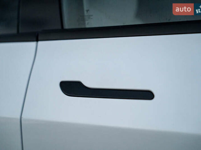 Белый Тесла Модель 3, объемом двигателя 0 л и пробегом 53 тыс. км за 27500 $, фото 17 на Automoto.ua