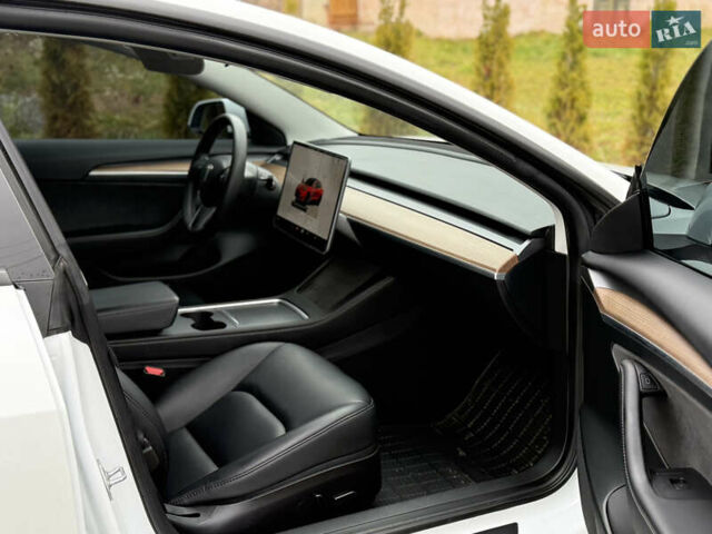 Білий Тесла Модель 3, об'ємом двигуна 0 л та пробігом 70 тис. км за 19999 $, фото 44 на Automoto.ua