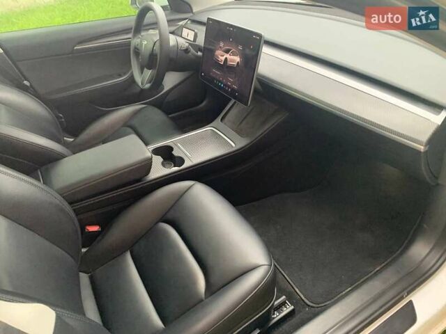 Білий Тесла Модель 3, об'ємом двигуна 0 л та пробігом 72 тис. км за 23500 $, фото 8 на Automoto.ua