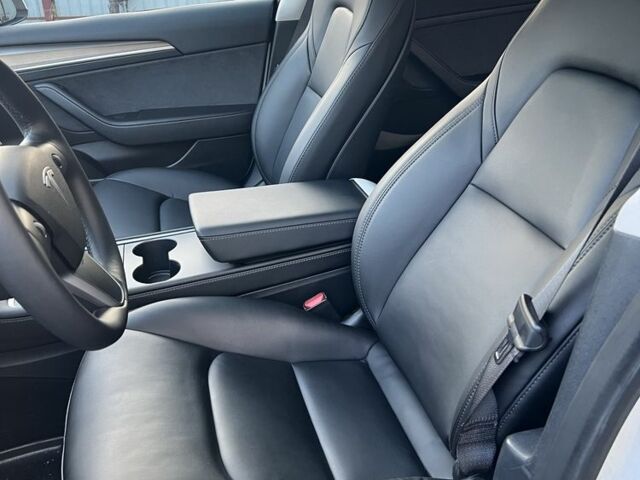 Білий Тесла Модель 3, об'ємом двигуна 0 л та пробігом 52 тис. км за 20300 $, фото 16 на Automoto.ua