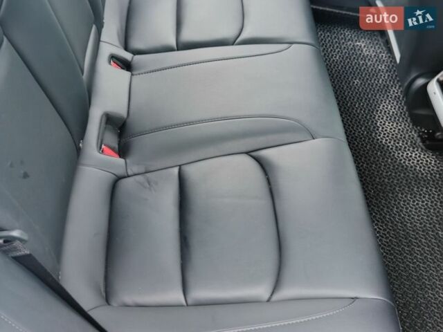 Білий Тесла Модель 3, об'ємом двигуна 0 л та пробігом 74 тис. км за 17900 $, фото 10 на Automoto.ua