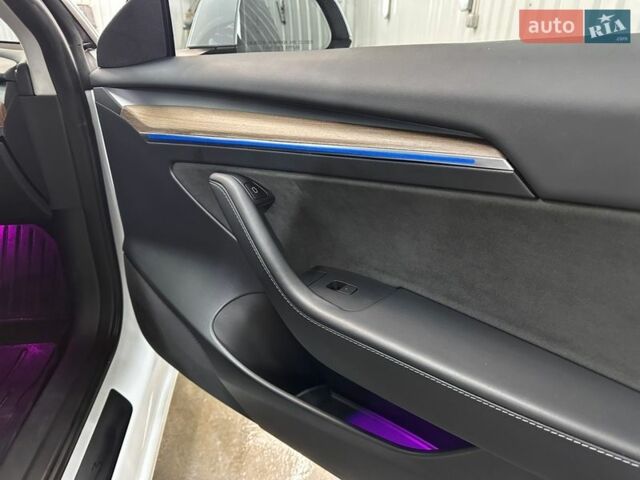 Белый Тесла Модель 3, объемом двигателя 0 л и пробегом 15 тыс. км за 25000 $, фото 10 на Automoto.ua