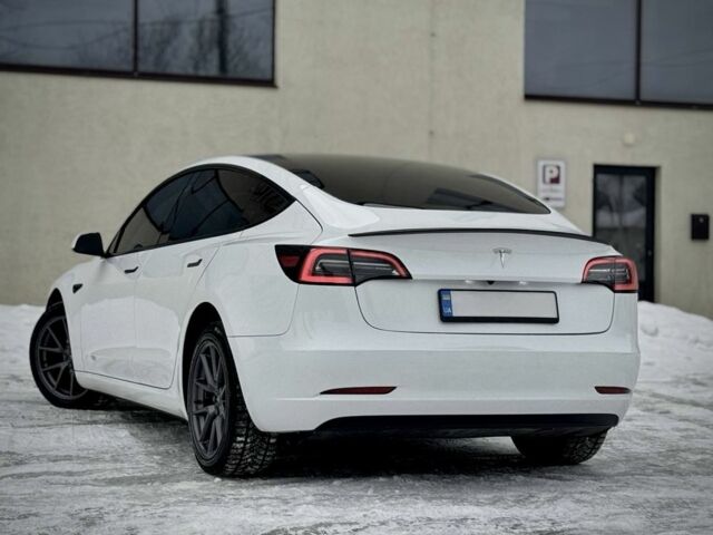 Білий Тесла Модель 3, об'ємом двигуна 0 л та пробігом 32 тис. км за 22700 $, фото 2 на Automoto.ua