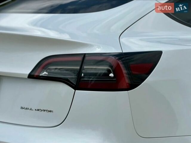 Білий Тесла Модель 3, об'ємом двигуна 0 л та пробігом 26 тис. км за 23499 $, фото 7 на Automoto.ua