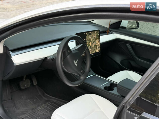 Белый Тесла Модель 3, объемом двигателя 0 л и пробегом 33 тыс. км за 24999 $, фото 23 на Automoto.ua