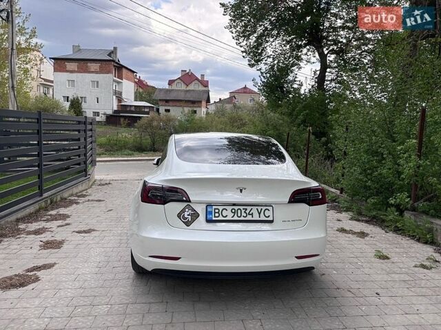 Белый Тесла Модель 3, объемом двигателя 0 л и пробегом 55 тыс. км за 23000 $, фото 3 на Automoto.ua