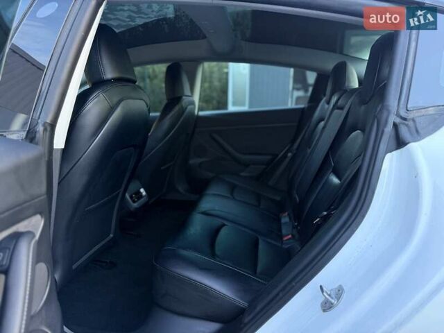 Білий Тесла Модель 3, об'ємом двигуна 0 л та пробігом 67 тис. км за 19999 $, фото 60 на Automoto.ua