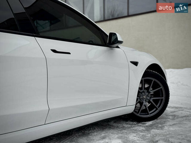 Белый Тесла Модель 3, объемом двигателя 0 л и пробегом 30 тыс. км за 23500 $, фото 23 на Automoto.ua