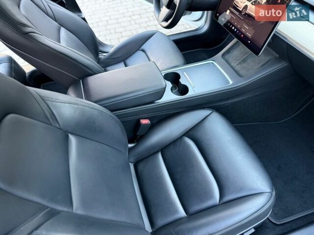 Белый Тесла Модель 3, объемом двигателя 0 л и пробегом 34 тыс. км за 18900 $, фото 29 на Automoto.ua