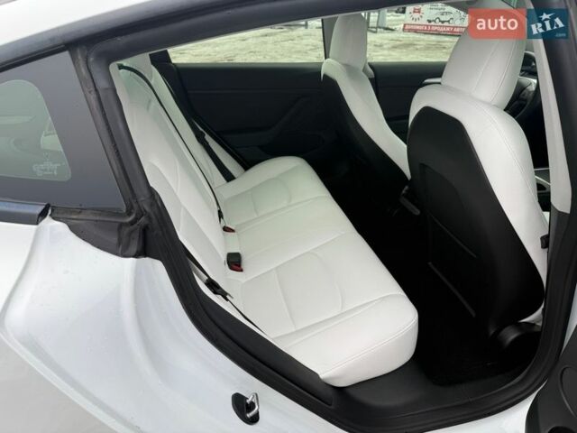 Білий Тесла Модель 3, об'ємом двигуна 0 л та пробігом 57 тис. км за 18800 $, фото 28 на Automoto.ua
