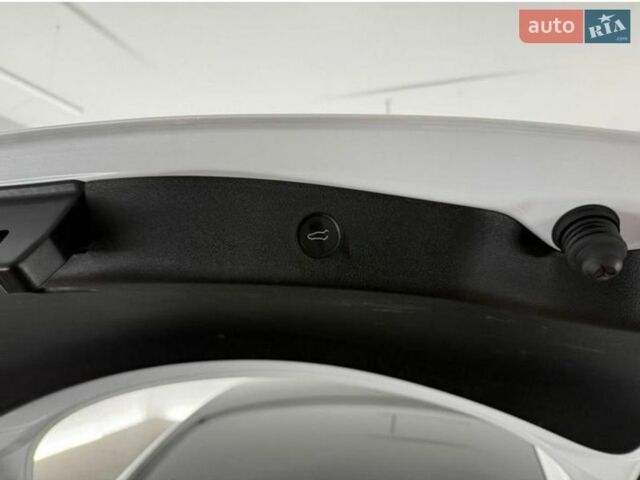 Білий Тесла Модель 3, об'ємом двигуна 0 л та пробігом 26 тис. км за 23499 $, фото 10 на Automoto.ua