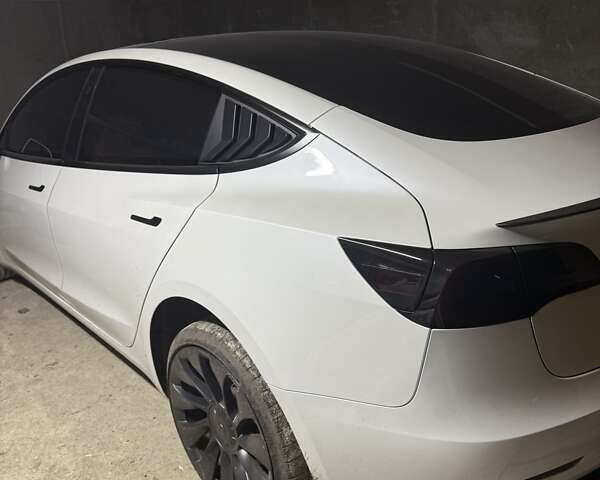 Белый Тесла Модель 3, объемом двигателя 0 л и пробегом 26 тыс. км за 27200 $, фото 5 на Automoto.ua