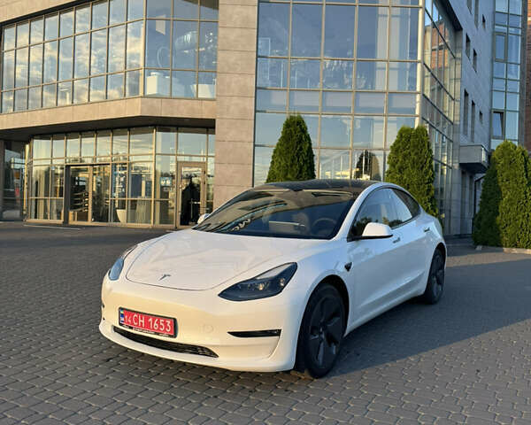 Белый Тесла Модель 3, объемом двигателя 0 л и пробегом 54 тыс. км за 22000 $, фото 2 на Automoto.ua