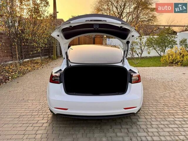 Белый Тесла Модель 3, объемом двигателя 0 л и пробегом 48 тыс. км за 23000 $, фото 35 на Automoto.ua