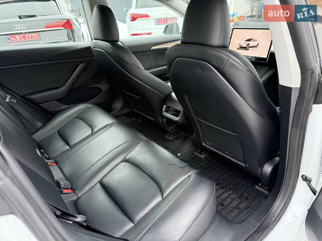 Белый Тесла Модель 3, объемом двигателя 0 л и пробегом 30 тыс. км за 19900 $, фото 47 на Automoto.ua