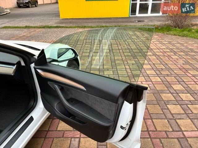 Білий Тесла Модель 3, об'ємом двигуна 0 л та пробігом 19 тис. км за 22500 $, фото 38 на Automoto.ua