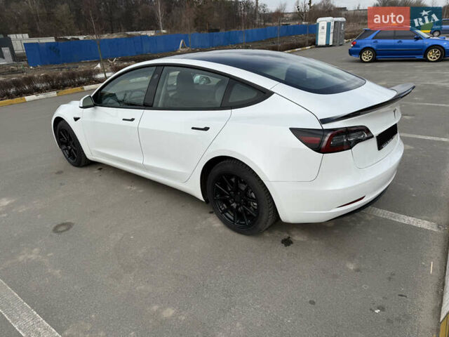 Белый Тесла Модель 3, объемом двигателя 0 л и пробегом 6 тыс. км за 26000 $, фото 1 на Automoto.ua