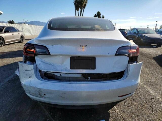 Білий Тесла Модель 3, об'ємом двигуна 0 л та пробігом 44 тис. км за 5000 $, фото 5 на Automoto.ua