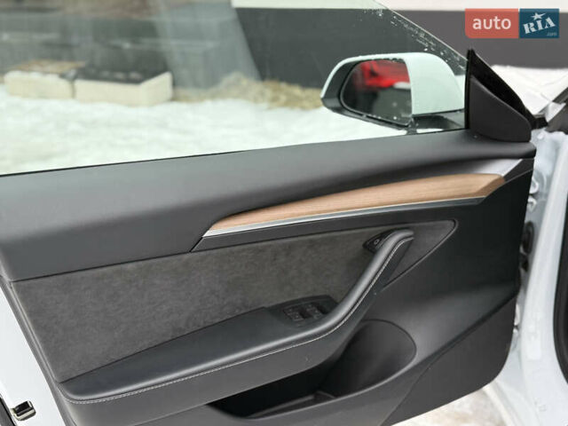 Белый Тесла Модель 3, объемом двигателя 0 л и пробегом 30 тыс. км за 19900 $, фото 35 на Automoto.ua