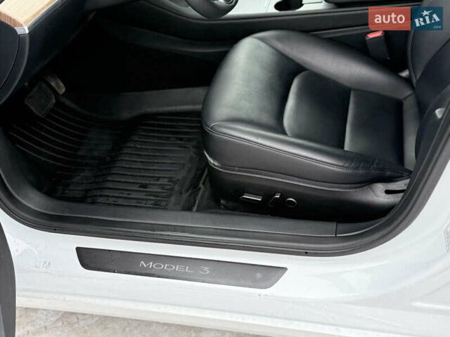 Белый Тесла Модель 3, объемом двигателя 0 л и пробегом 30 тыс. км за 19900 $, фото 41 на Automoto.ua