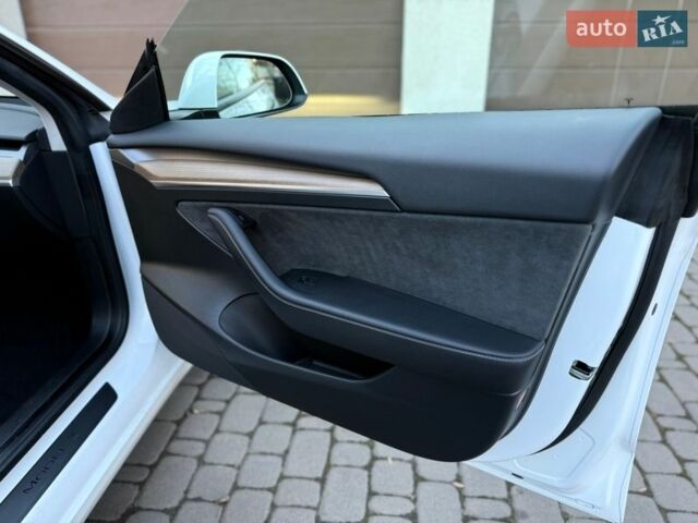 Белый Тесла Модель 3, объемом двигателя 0 л и пробегом 34 тыс. км за 18900 $, фото 27 на Automoto.ua