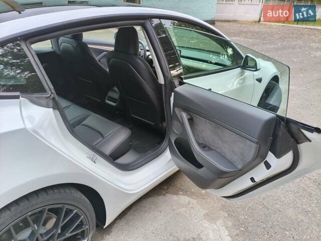 Білий Тесла Модель 3, об'ємом двигуна 0 л та пробігом 45 тис. км за 24300 $, фото 3 на Automoto.ua