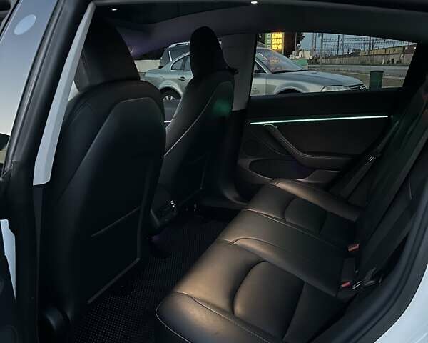 Білий Тесла Модель 3, об'ємом двигуна 0 л та пробігом 22 тис. км за 25900 $, фото 2 на Automoto.ua