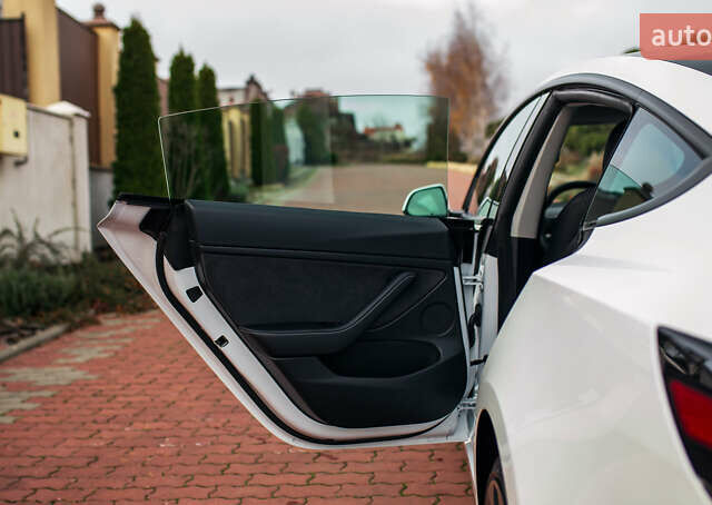 Белый Тесла Модель 3, объемом двигателя 0 л и пробегом 5 тыс. км за 27500 $, фото 22 на Automoto.ua