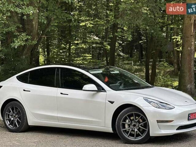 Білий Тесла Модель 3, об'ємом двигуна 0 л та пробігом 69 тис. км за 20990 $, фото 6 на Automoto.ua