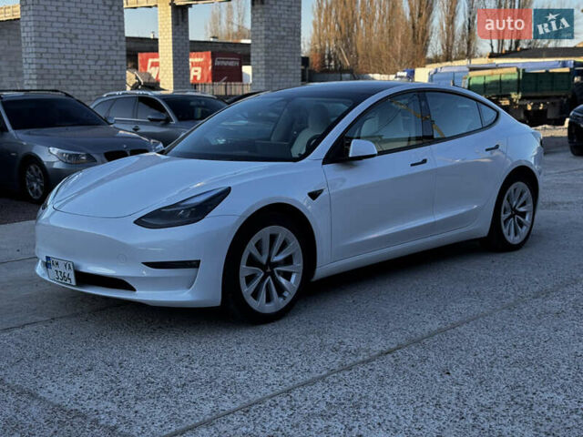 Білий Тесла Модель 3, об'ємом двигуна 0 л та пробігом 5 тис. км за 29999 $, фото 2 на Automoto.ua