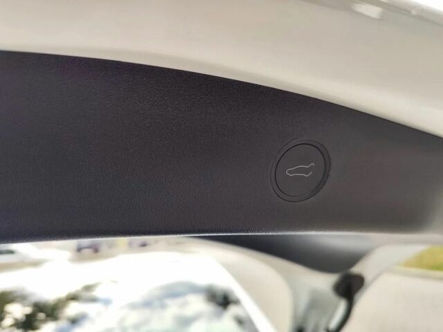 Белый Тесла Модель 3, объемом двигателя 0 л и пробегом 95 тыс. км за 13500 $, фото 6 на Automoto.ua